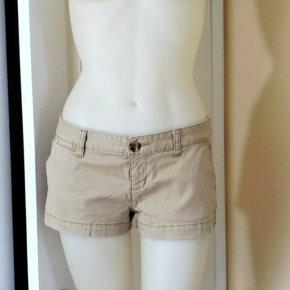Mossimo Tan Low Rise Short Shorts fits a 2 or 4